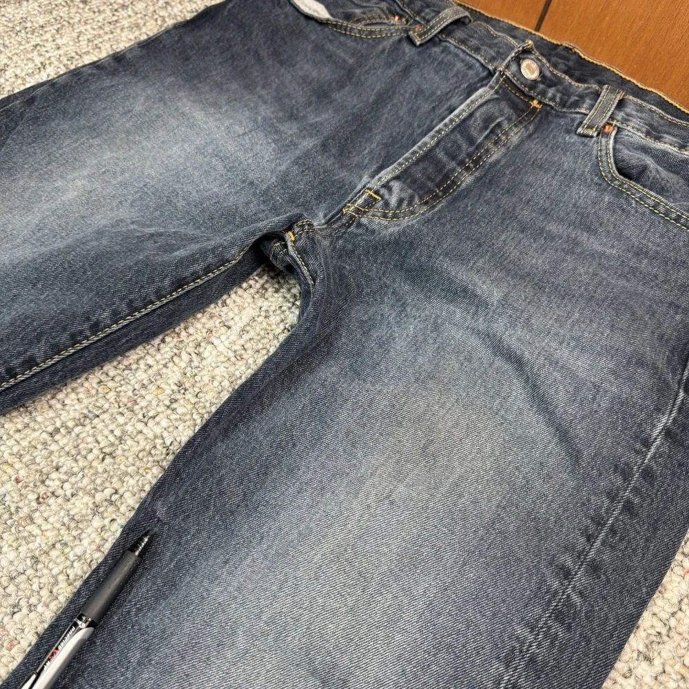 Levis 501 Jeans Mens 33x32 Fits 33x31 Button Fly Straight Leg Blue Denim